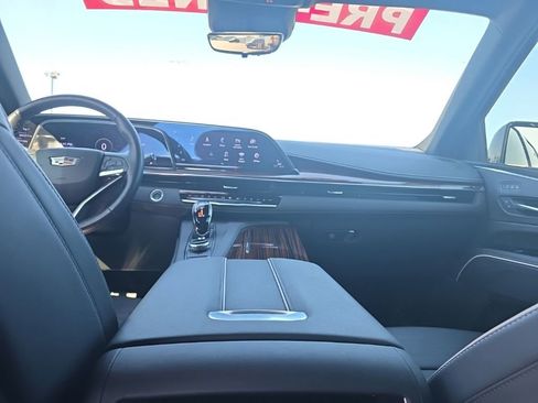 Used 2022 Cadillac Escalade Premium Luxury RWD image 12
