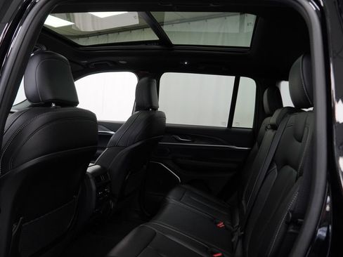 Used 2026 Jeep Grand Cherokee Limited w/ Limited Altitude Package AWD/4WD image 26