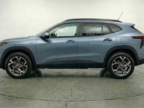 Used 2025 Chevrolet Trax LT w/ LT Convenience Package FWD image 5
