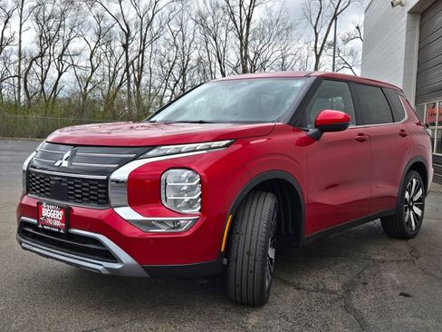 New 2025 Mitsubishi Outlander SE image 4