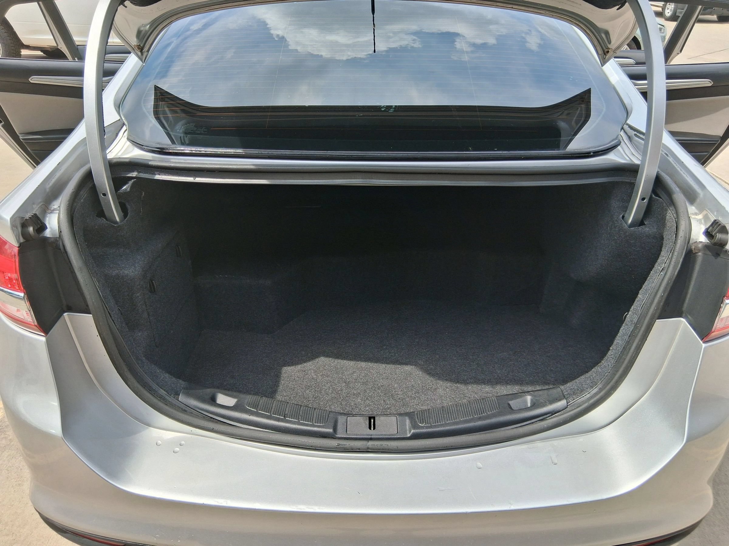 Used 2018 Ford Fusion S FWD image 30