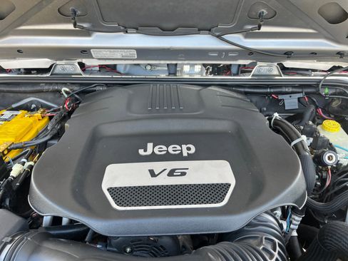 Used 2014 Jeep Wrangler Freedom Edition image 22