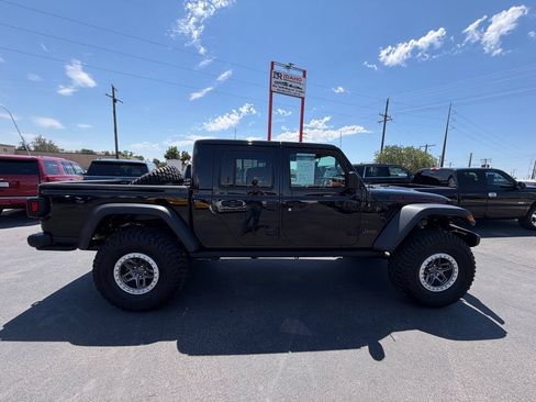 Used 2021 Jeep Gladiator Rubicon w/ Cold Weather Group AWD/4WD image 6