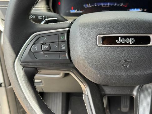 Used 2023 Jeep Grand Cherokee Altitude AWD/4WD image 15