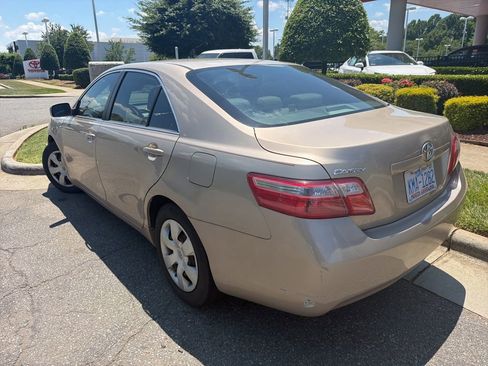 Used 2009 Toyota Camry LE FWD image 11