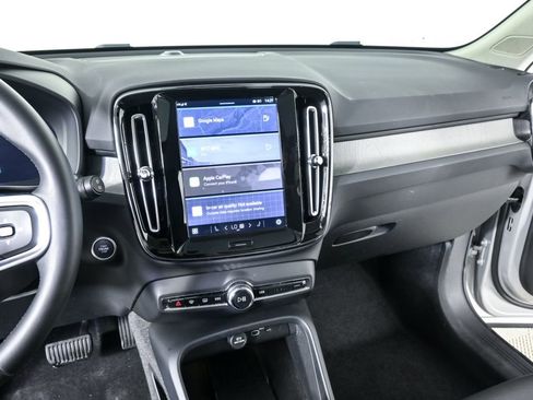 Used 2025 Volvo XC40 B5 Plus image 14