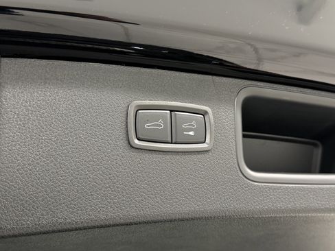 Certified 2025 Porsche Macan image 62