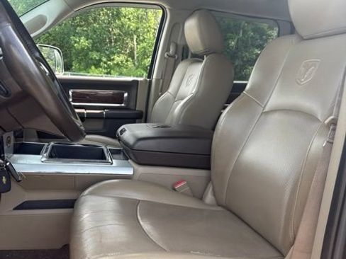 Used 2010 Dodge Ram 2500 Truck Laramie w/ Cold Weather Pkg AWD/4WD image 9