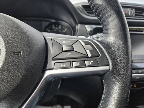 Used 2020 Nissan Rogue SV image 17