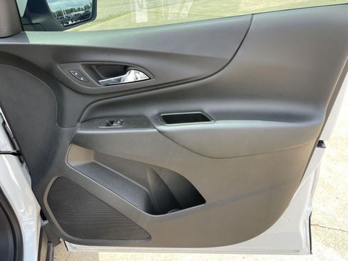 Used 2024 Chevrolet Equinox LT FWD image 47