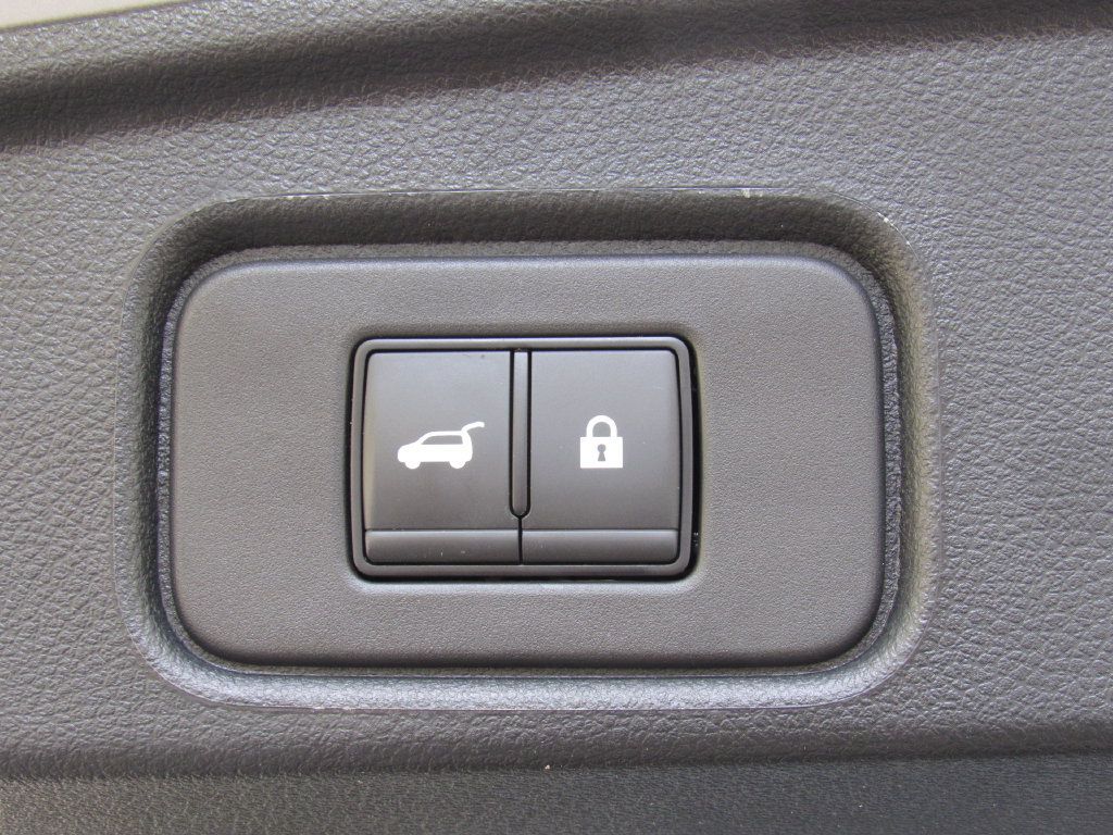 Used 2025 Nissan Pathfinder Platinum AWD/4WD image 24
