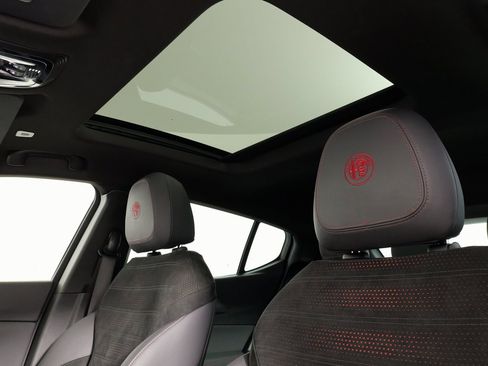 Used 2024 Alfa Romeo Tonale Veloce image 52