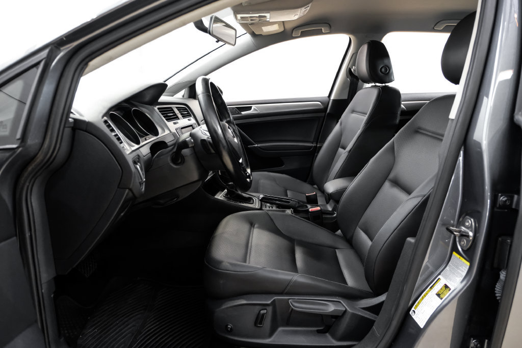 Used 2015 Volkswagen Golf S FWD image 4