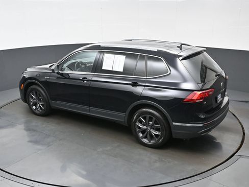 Used 2022 Volkswagen Tiguan SE AWD/4WD image 37