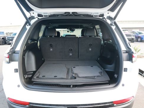 New 2025 Jeep Grand Cherokee Altitude image 32