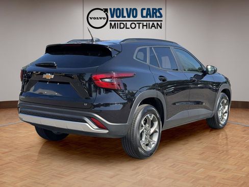Used 2025 Chevrolet Trax LT w/ LT Convenience Package FWD image 19