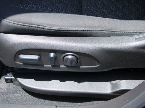 Used 2022 Chevrolet Blazer LT FWD image 29