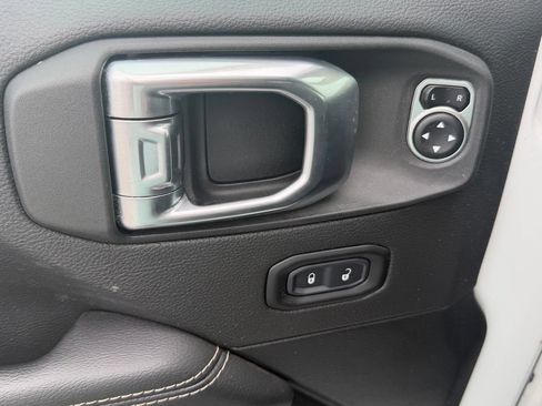 Used 2021 Jeep Wrangler Unlimited Sahara AWD/4WD image 16
