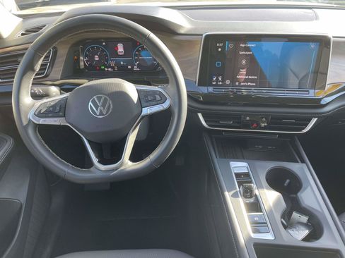 Used 2025 Volkswagen Atlas SE FWD image 14