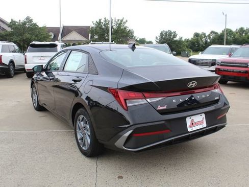 New 2026 Hyundai Elantra Hybrid FWD image 4
