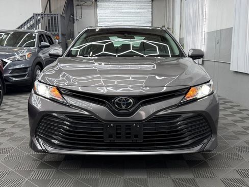 Used 2018 Toyota Camry LE image 2