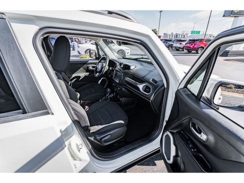 Used 2018 Jeep Renegade Latitude w/ Popular Equipment Group image 21
