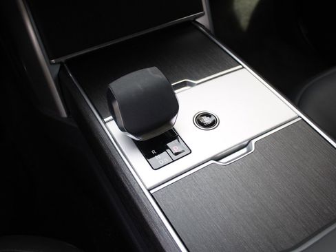 Used 2024 Land Rover Range Rover Autobiography image 28