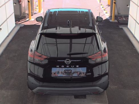 Used 2023 Nissan Rogue S image 8