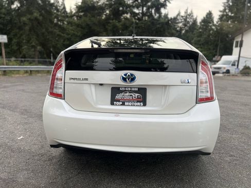 Used 2015 Toyota Prius Two FWD image 6