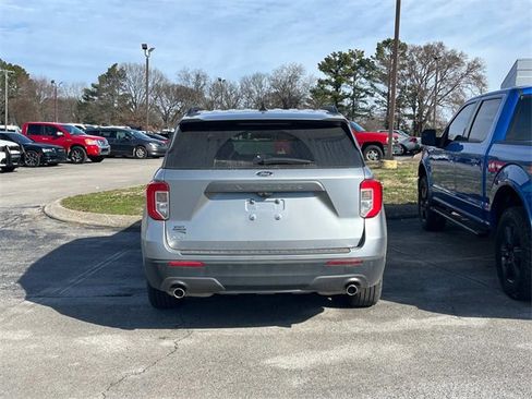 Used 2023 Ford Explorer XLT w/ Equipment Group 202A image 4