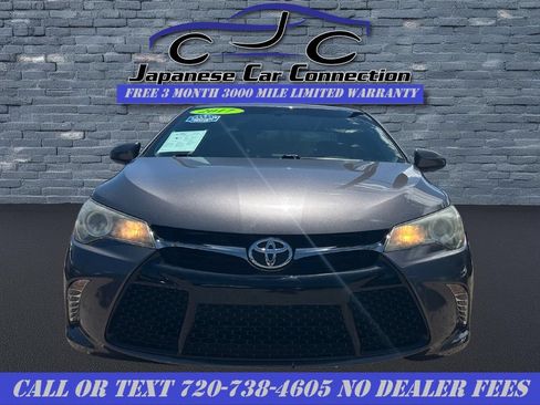 Used 2017 Toyota Camry SE w/ Moonroof Package FWD image 6