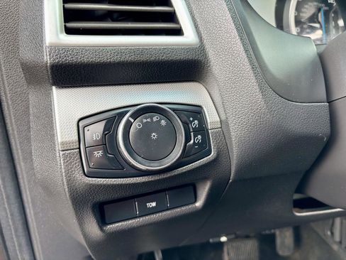 Used 2015 Ford Explorer XLT image 26