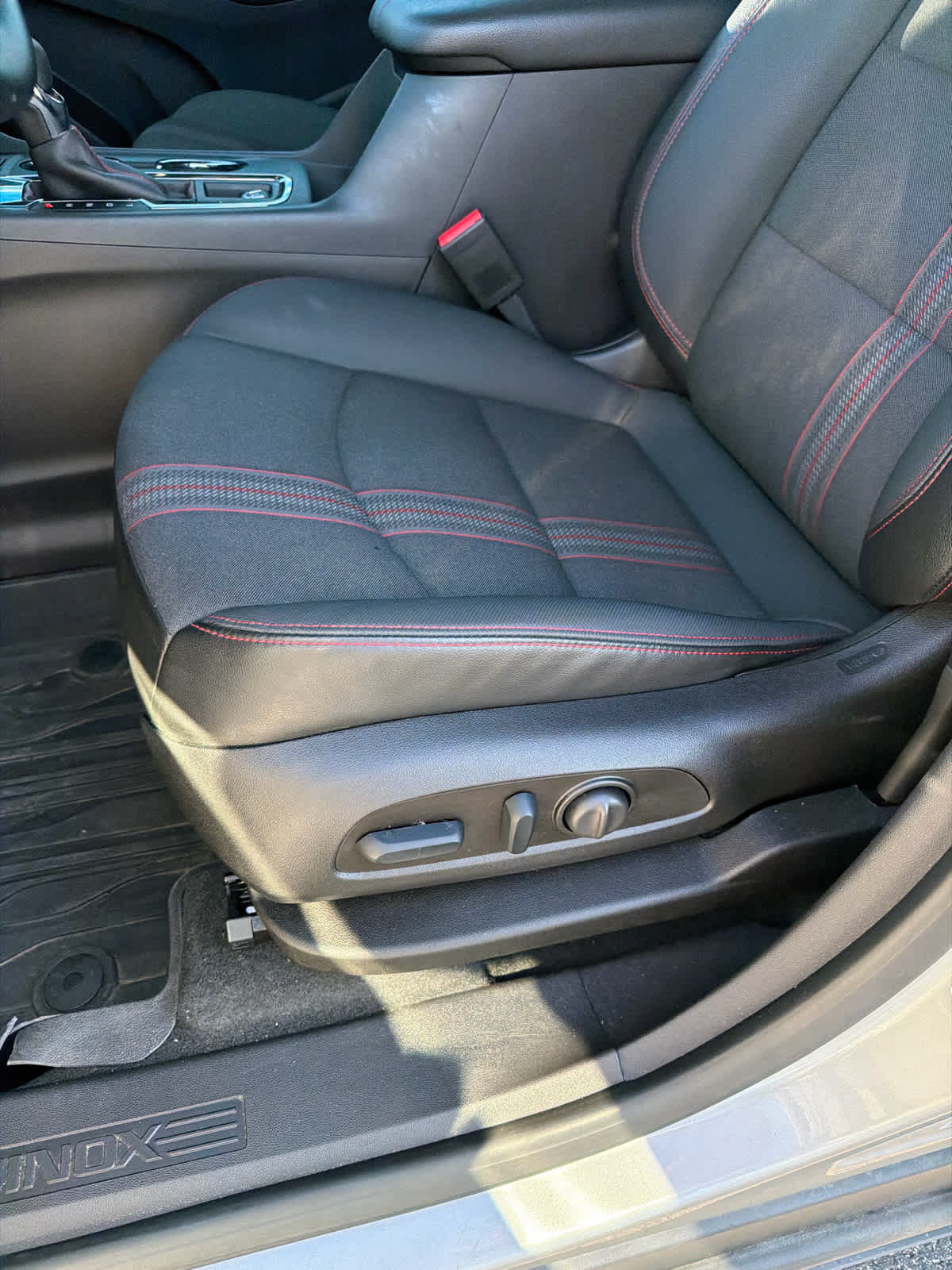 Used 2023 Chevrolet Equinox RS w/ LPO, Floor Liner Package AWD/4WD image 16