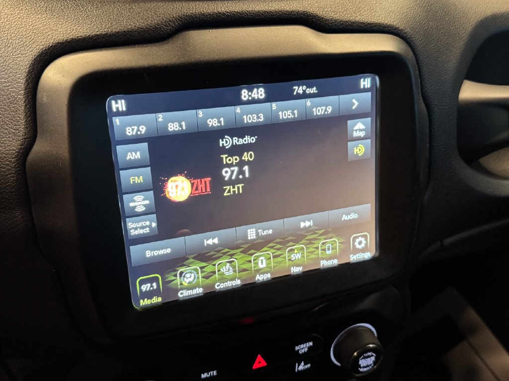 Used 2021 Jeep Renegade Latitude AWD/4WD image 13