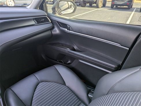 Used 2023 Toyota Camry SE w/ Cold Weather Package image 17