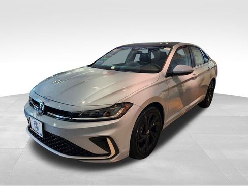 New 2025 Volkswagen Jetta SE image 3