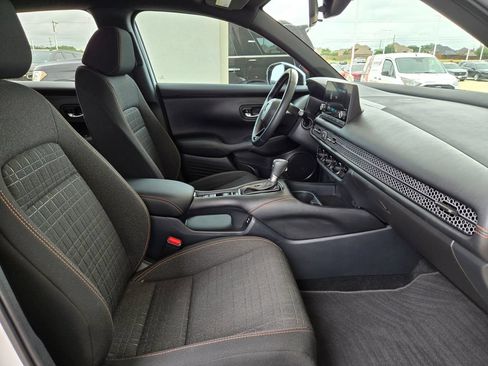 Certified 2025 Honda HR-V Sport image 24