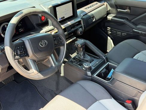 Used 2025 Toyota Tacoma TRD Off-Road AWD/4WD image 4