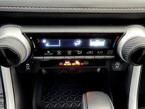 Certified 2025 Toyota RAV4 LE image 30