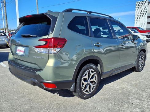 Used 2020 Subaru Forester Premium image 24