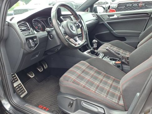 Used 2016 Volkswagen Golf 4-Door FWD image 12