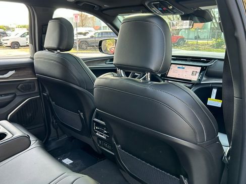 New 2026 Jeep Grand Cherokee Limited w/ Limited Altitude Package AWD/4WD image 38