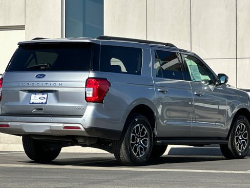 Used 2024 Ford Expedition Max XLT image 3