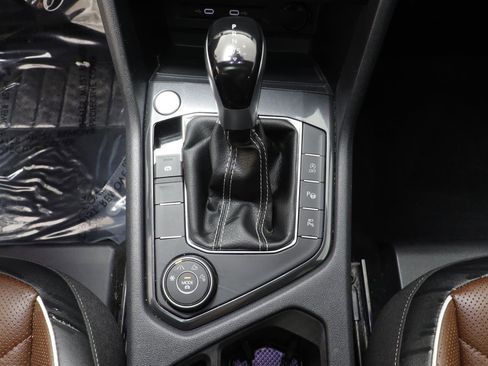 Used 2023 Volkswagen Tiguan SEL R-Line image 13