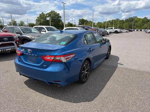 Used 2019 Toyota Camry SE FWD image 3