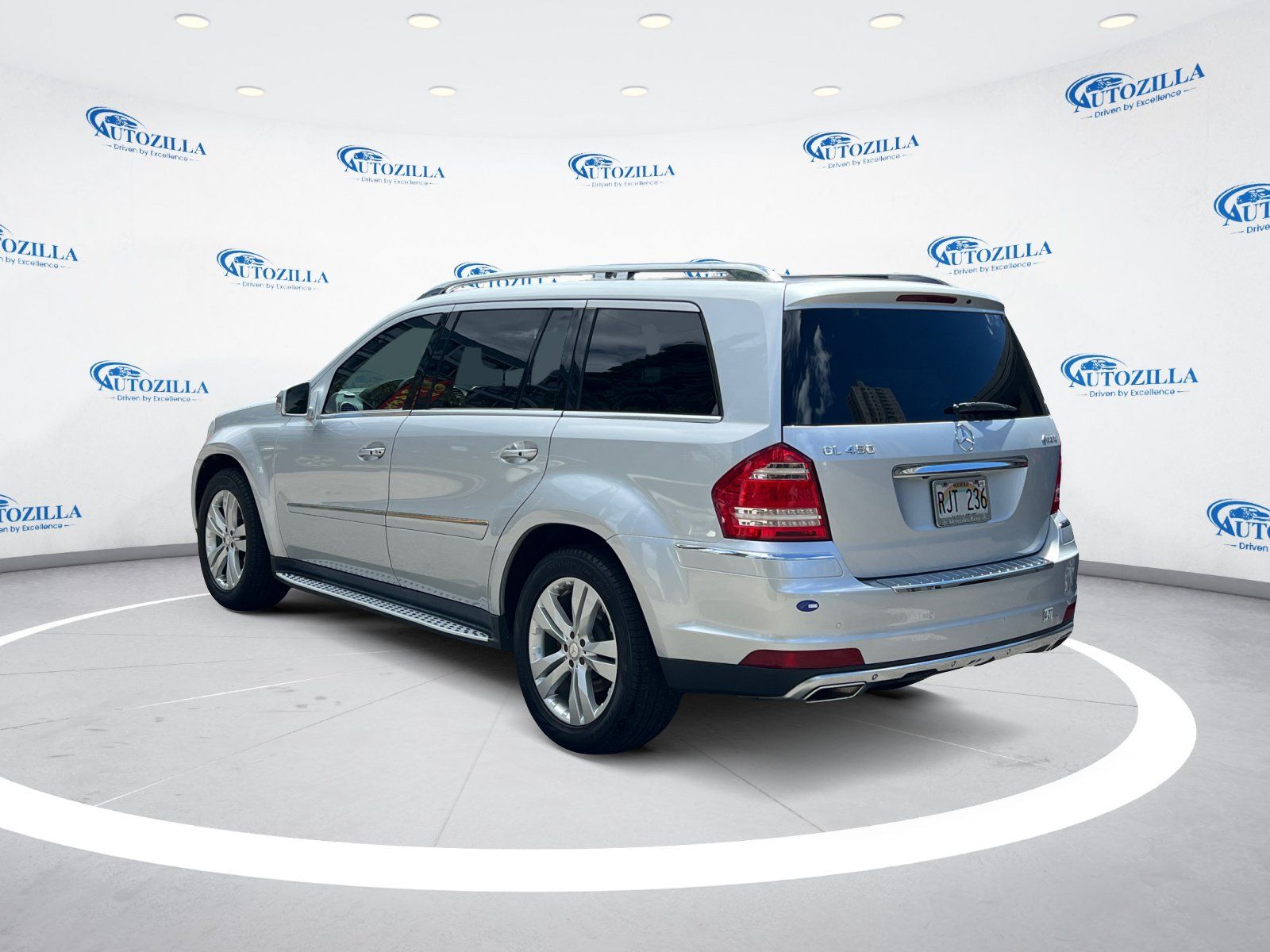 Used 2011 Mercedes-Benz GL 450 4MATIC image 3