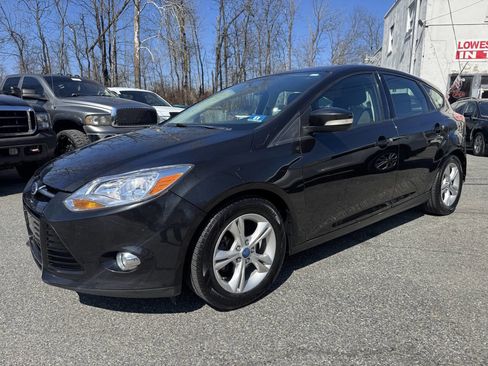 Used 2012 Ford Focus SE w/ SE Sport Pkg image 2