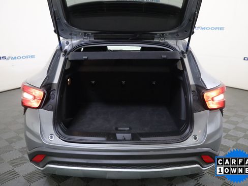 Used 2026 Chevrolet Trax LT FWD image 9