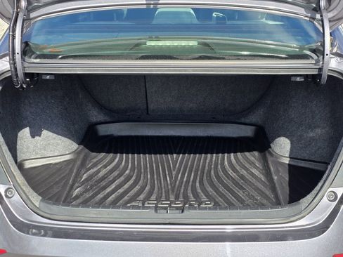 Used 2018 Honda Accord EX image 9