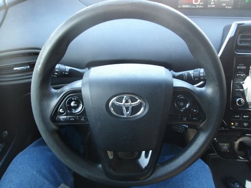 Used 2020 Toyota Prius XLE image 14
